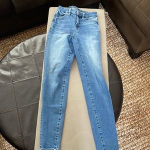 AE The Dream Jean-Curvy Hi rise jegging. Medium blue. EUC